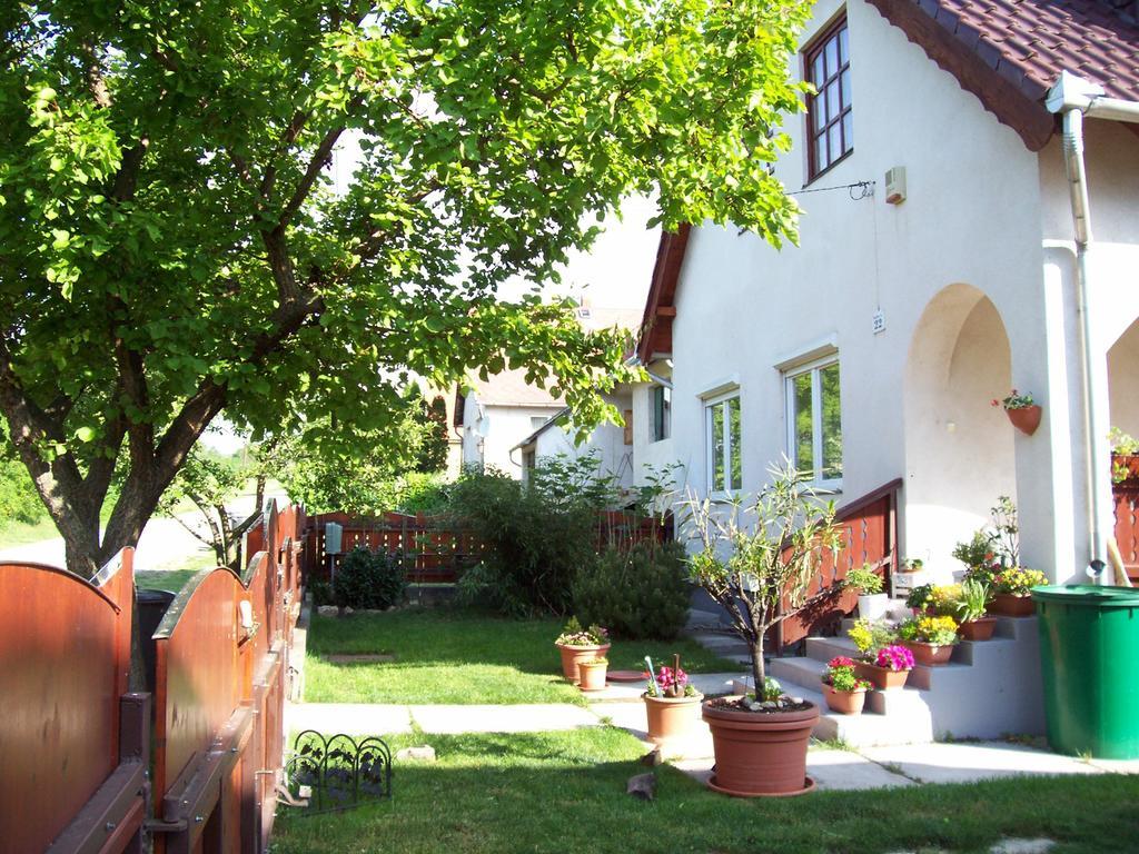 Ferienwohnung Haus Martha Balatonudvari Exterior foto